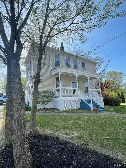 Exterior - 154 Adelle Ave, Ferguson, MO 63135 photo 2 of 6