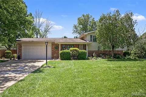 4912 Arevalo Ct, Saint Louis, MO 63128