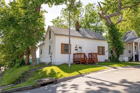 3702 Garnier St, Saint Louis, MO 63116