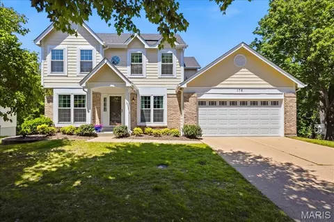 176 Brighthurst Dr, Chesterfield, MO 63005