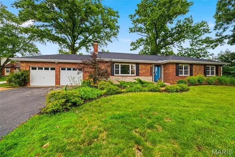 7323 S Rock Hl, Saint Louis, MO 63123