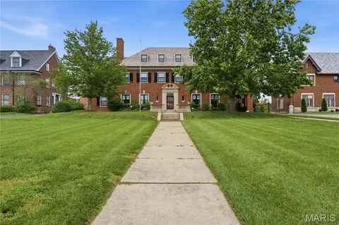 5591 Lindell Blvd, Saint Louis, MO 63112