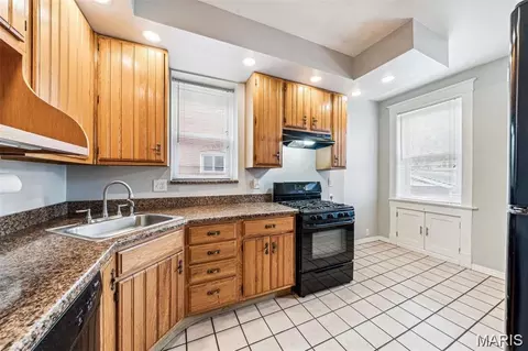 Kitchen - 739 Dover Pl, Saint Louis, MO 63111 photo 2 of 3
