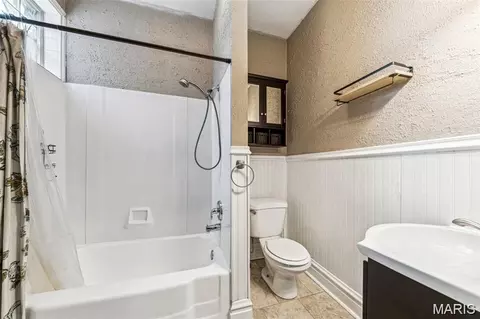 Bath - 739 Dover Pl, Saint Louis, MO 63111 photo 1 of 1