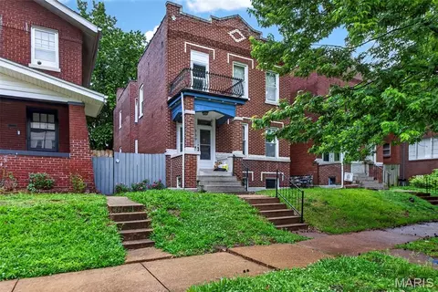739 Dover Pl, Saint Louis, MO 63111