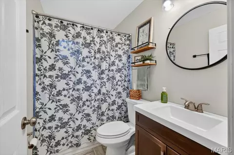 Bath - 837 Pontoison Dr, Manchester, MO 63021 photo 2 of 3