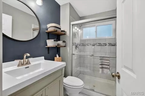 Bath - 837 Pontoison Dr, Manchester, MO 63021 photo 1 of 3