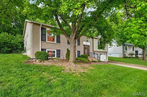 Exterior - 837 Pontoison Dr, Manchester, MO 63021 photo 2 of 12