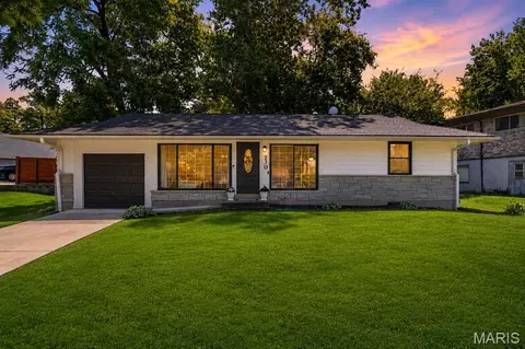 730 Samoa Dr, Saint Louis, MO 63126