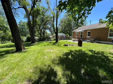 4138 Wright Ave, Saint Ann, MO 63074 photo 9