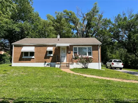4198 Wright Ave, Saint Ann, MO 63074
