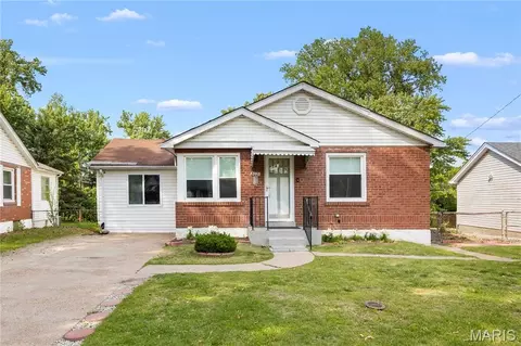 8021 Titus Rd, Hanley Hills, MO 63114