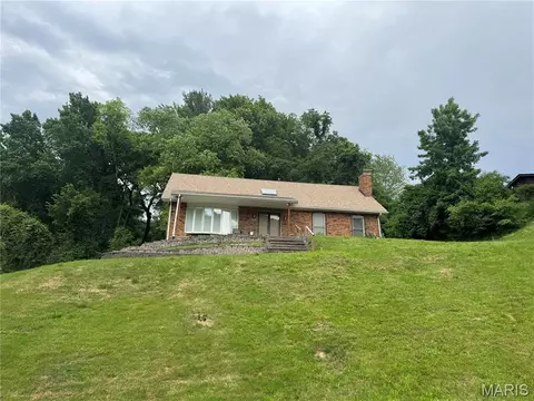 9119 Wedgewood Dr, Fairview Heights, IL 62208