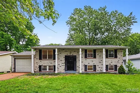 1440 Burning Tree Dr, Florissant, MO 63033