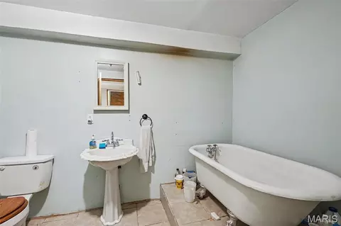 Bath - 12126 Meade Dr, Wright City, MO 63390 photo 3 of 3