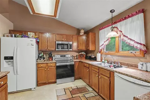 Kitchen - 12126 Meade Dr, Wright City, MO 63390 photo 2 of 2