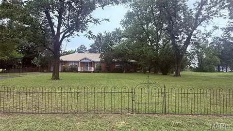 1332 First St, Kennett, MO 63857