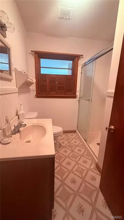 Bath - 1332 First St, Kennett, MO 63857 photo 1 of 3