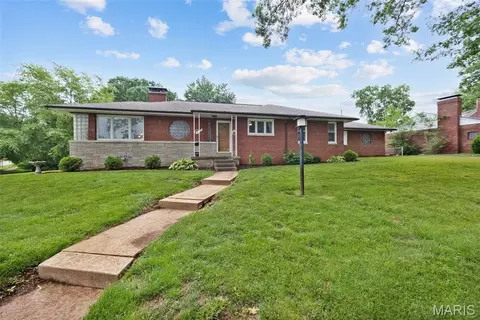 6400 Myrlette Ct, Saint Louis, MO 63116