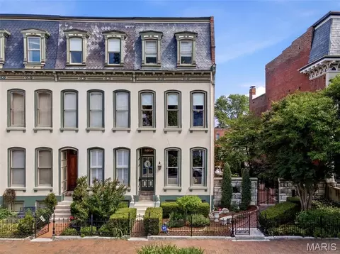 1911 Hickory St, Saint Louis, MO 63104