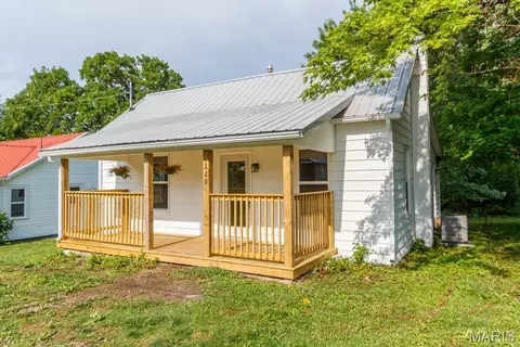 220 Warren St, Richland, MO 65556