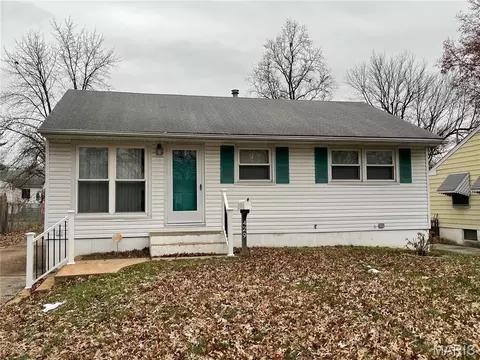 429 Shepley Dr, Saint Louis, MO 63137