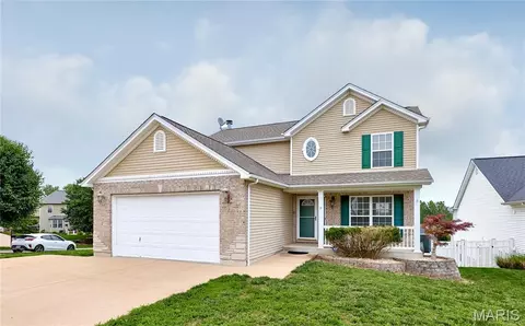 7 Winter River Ct, Fenton, MO 63026