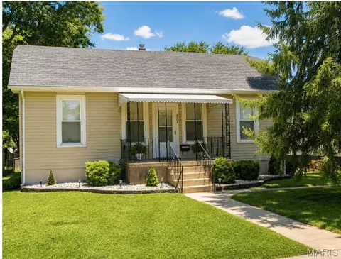 402 N Taylor Ave, Crystal City, MO 63019