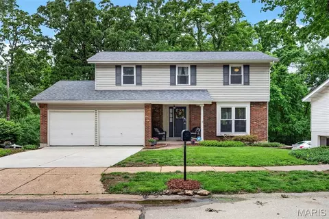 747 Sherwick Ter, Manchester, MO 63021