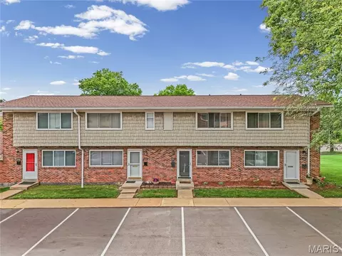 10694 Carroll Wood Way, Saint Louis, MO 63128
