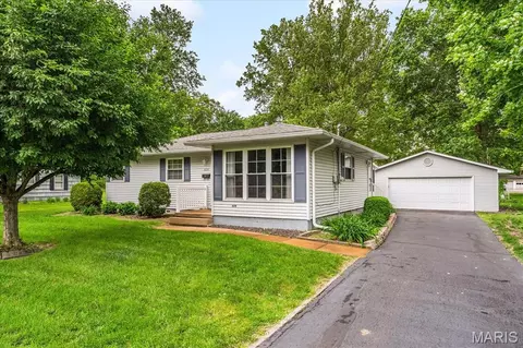 624 W Elm St, Millstadt, IL 62260
