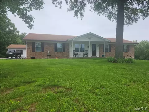1118 Emerald Dr, Moscow Mills, MO 63362