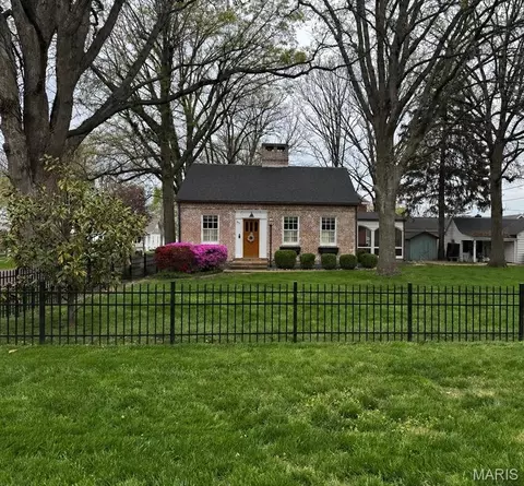 521 W Oak St, Millstadt, IL 62260