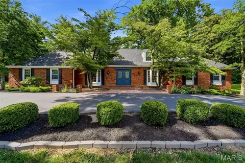 5 Portland Dr, Frontenac, MO 63131