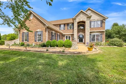 5025 Edinburg Ct, Columbia, IL 62236