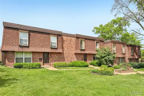 13484 Coliseum Dr, Chesterfield, MO 63017