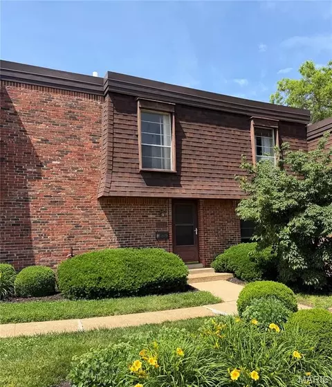13484 Coliseum Dr, Chesterfield, MO 63017
