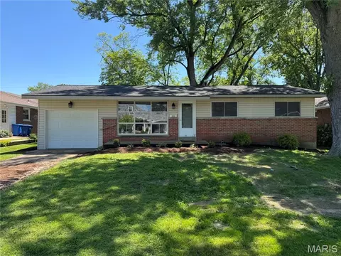 1460 Saint Louis St, Florissant, MO 63033