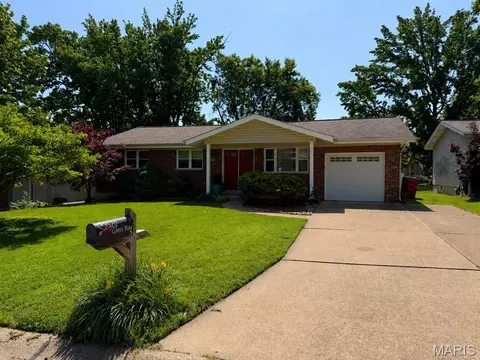 3520 Glen Bay Dr, Saint Louis, MO 63125