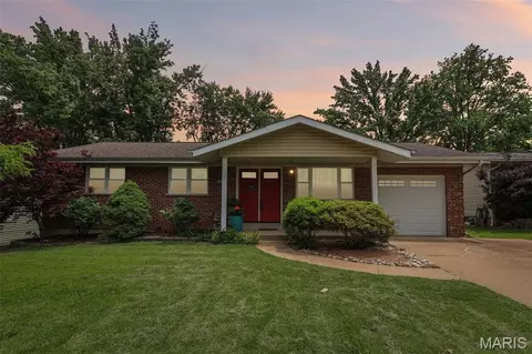 3520 Glen Bay Dr, Saint Louis, MO 63125