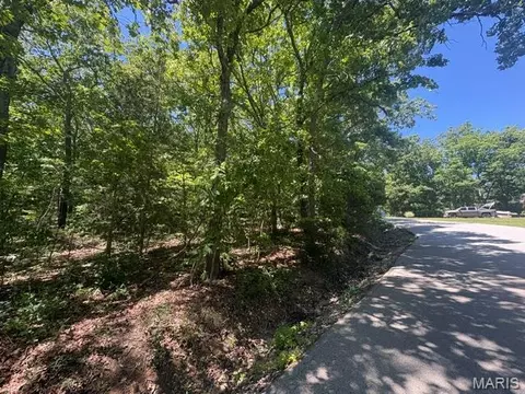 108 Confederate Dr, Unincorporated, MO 63050