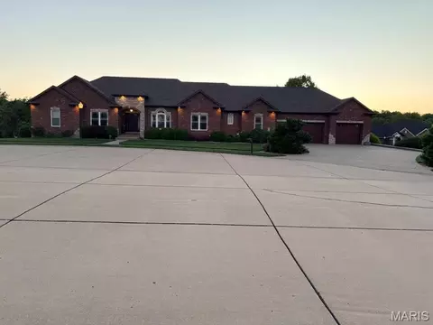 1 Brimley Ct, Glen Carbon, IL 62034