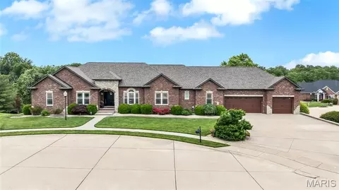 1 Brimley Ct, Glen Carbon, IL 62034