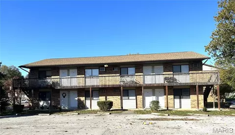 635 Vicksburg Dr, Belleville, IL 62221