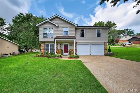 7101 Coram Dr, Saint Louis, MO 63129