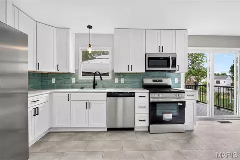 Kitchen - 643 Washington Dr, Arnold, MO 63010 photo 3 of 3