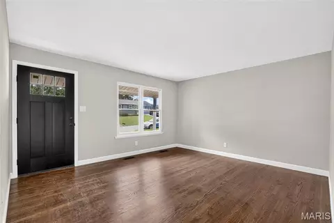 Living - 643 Washington Dr, Arnold, MO 63010 photo 1 of 2