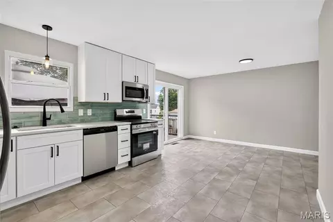 Kitchen - 643 Washington Dr, Arnold, MO 63010 photo 2 of 3