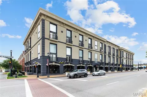 200 S Kirkwood Rd #308, Kirkwood, MO 63122