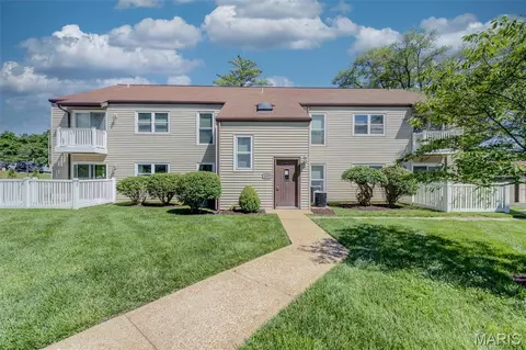 1308 Glendale Gardens Dr #A, Kirkwood, MO 63122